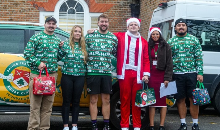 Ealing Trailfinders players delivering Christmas hampers with Age UK Ealing